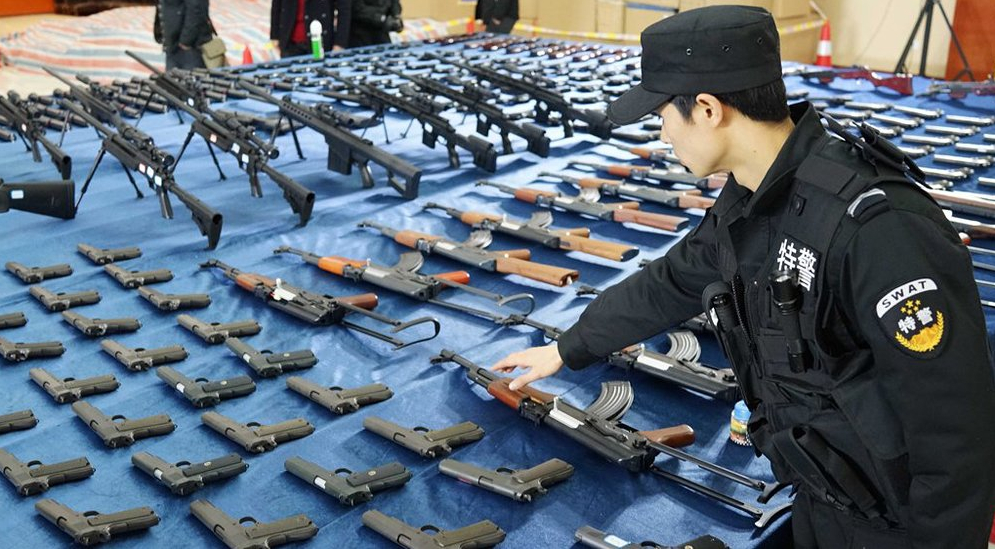 贵阳警方捣毁“地下兵工厂” 收缴上万枪支(图)