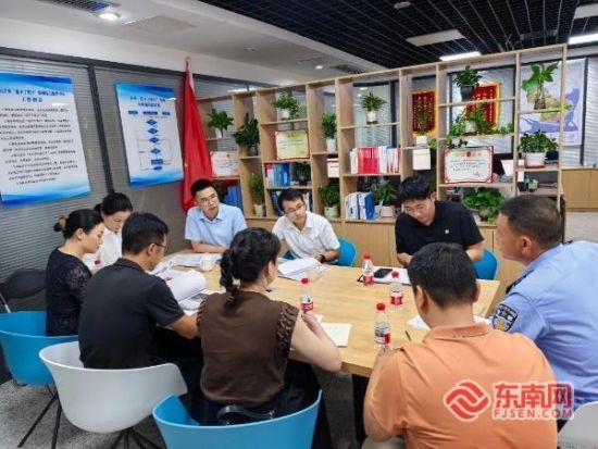 服务中心协调解决交通配套问题（“福涌海沧”融媒体工作室供图）