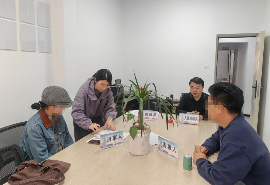 调解劳动争议纠纷。受访者供图