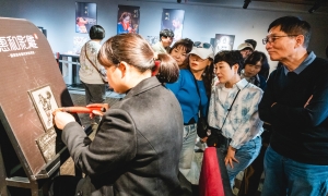 福建厦门：“石上绣花”绣出吉祥年