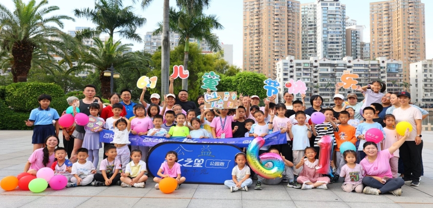 福建厦门：大手拉小手 六一“趣”跑步